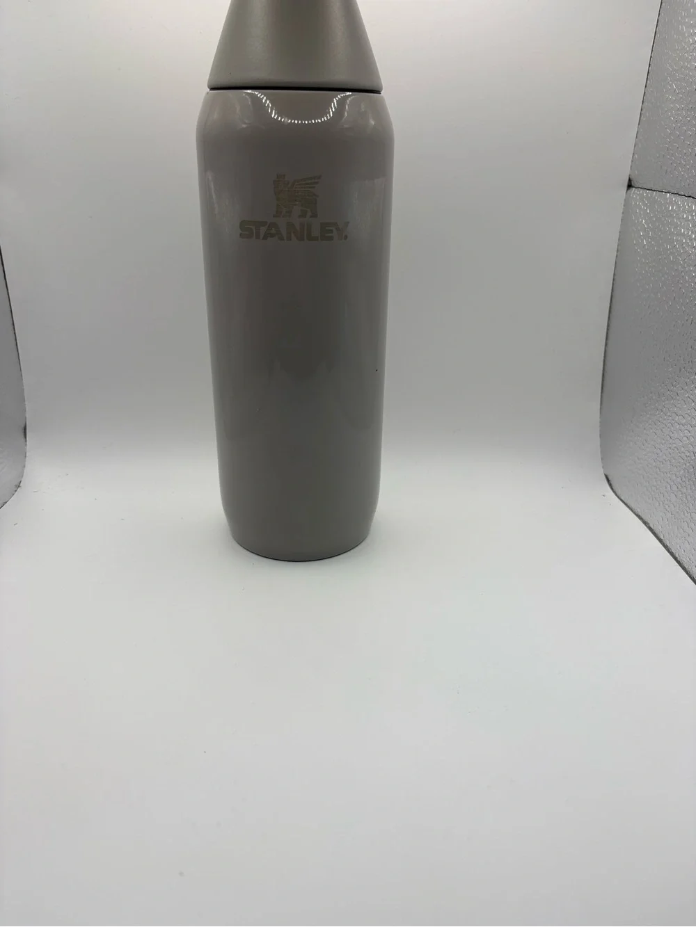 Stanley 20 oz All Day Slim Bottle Gray Shale Gloss Vacuum Insulated Water Bottle - Picture 3 of 7